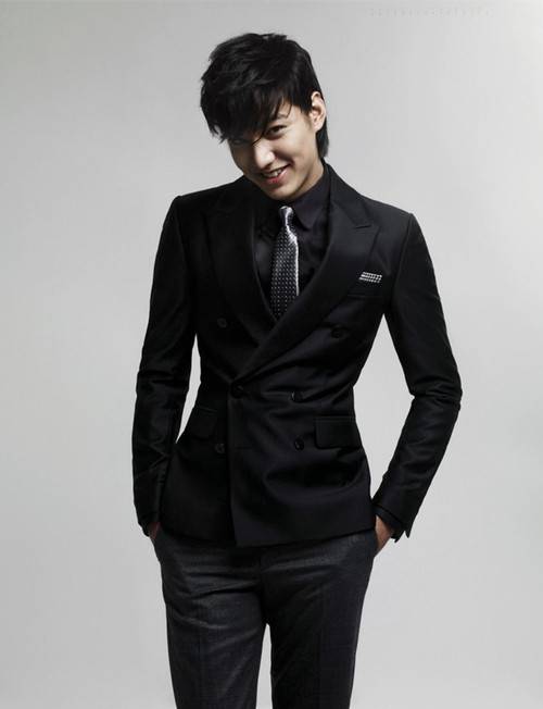 韩国阳光帅气的大男孩李敏镐图片