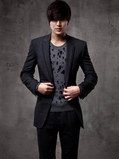 韩国阳光帅气的大男孩李敏镐图片