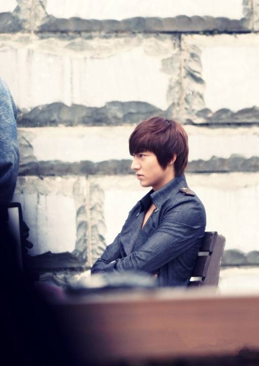 韩国阳光帅气的大男孩李敏镐图片