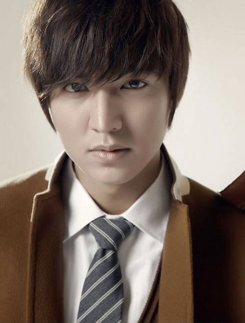 韩国阳光帅气的大男孩李敏镐图片