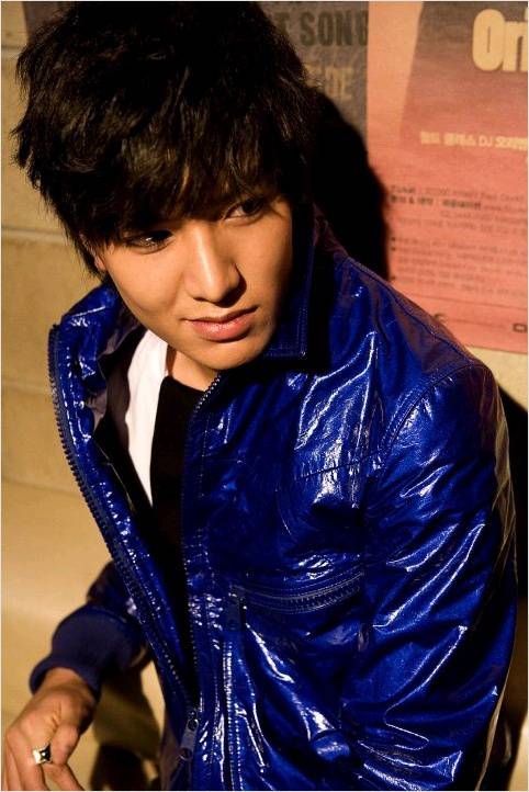 韩国阳光帅气的大男孩李敏镐图片