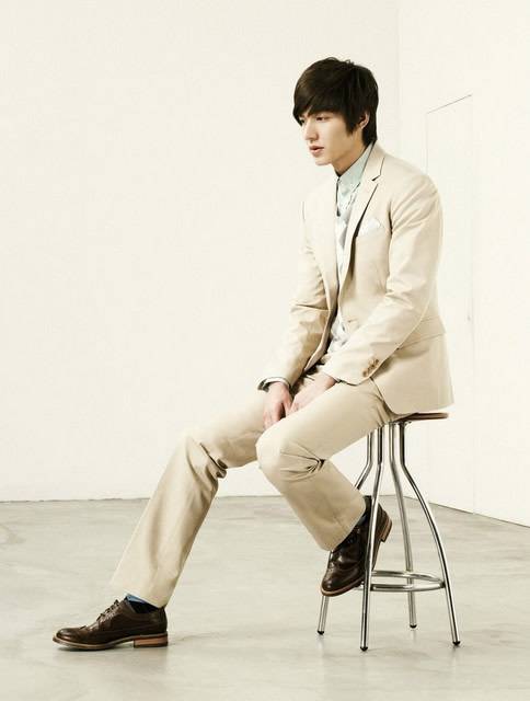 韩国阳光帅气的大男孩李敏镐图片