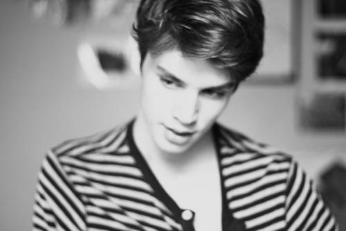 思念的极限 欧美伤感男生图片