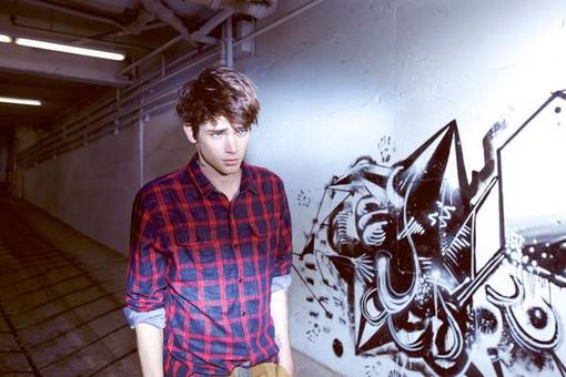 欧美风个性朋克男生图片