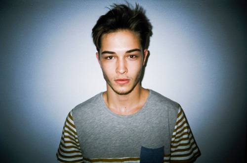 欧美风个性朋克男生图片