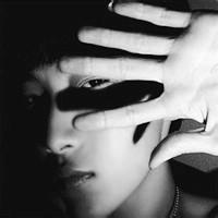 欧美范时尚黑白风格男生头像