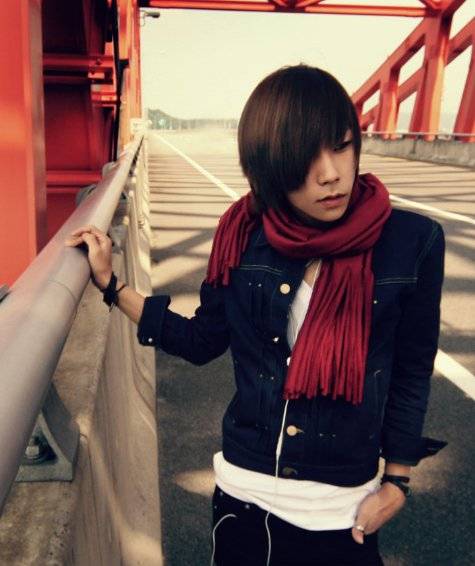 阳光帅气的长发男生图片欣赏