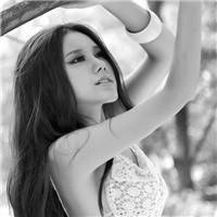 冷酷霸气的美女黑白个性头像
