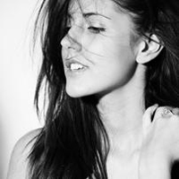 最新qq女生黑白伤感头像图片