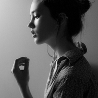 最新qq女生黑白伤感头像图片