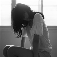 精选最热的高冷女生黑白头像