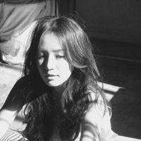 精选最热的高冷女生黑白头像