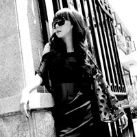 精选最热的高冷女生黑白头像