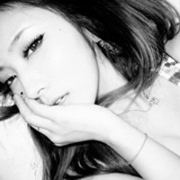 精选最热的高冷女生黑白头像