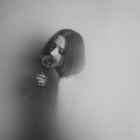 最新女生版黑白伤感qq头像