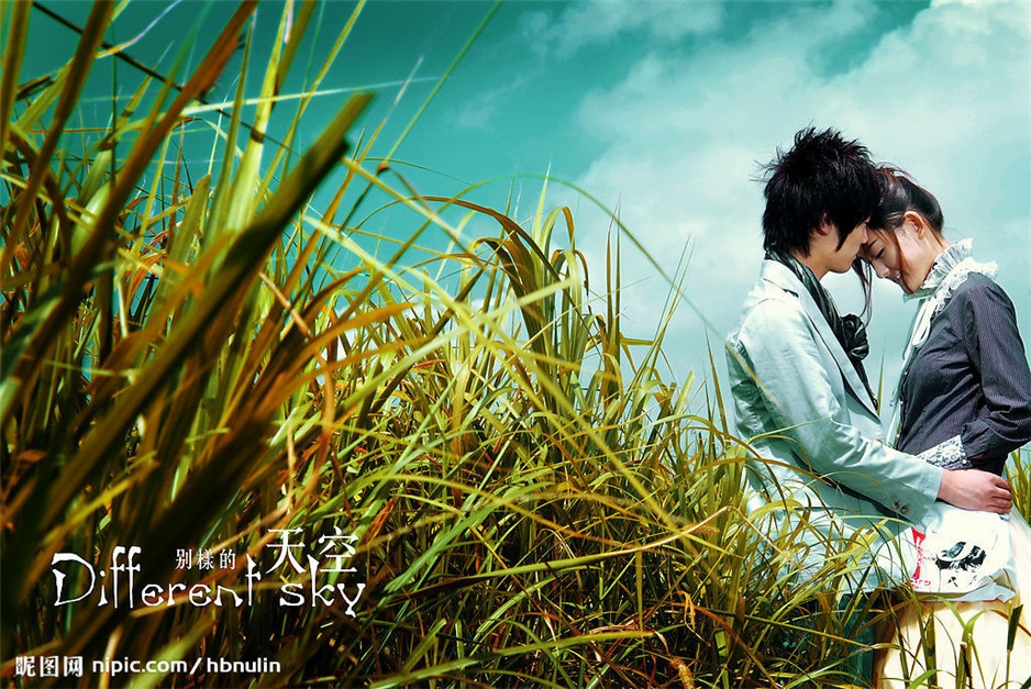 高清幸福情侣浪漫拥抱图片