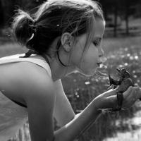 最新时尚欧美女生黑白头像合集