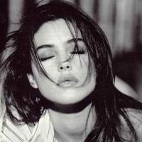 最新时尚欧美女生黑白头像合集