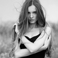 最新时尚欧美女生黑白头像合集