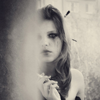 最新时尚欧美女生黑白头像合集