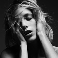 最新时尚欧美女生黑白头像合集