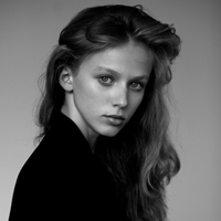 最新时尚欧美女生黑白头像合集