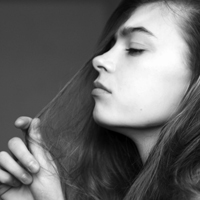 最新时尚欧美女生黑白头像合集