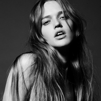 最新时尚欧美女生黑白头像合集