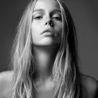 最新时尚欧美女生黑白头像合集