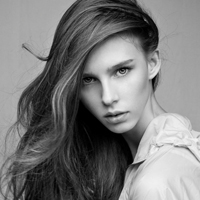 最新时尚欧美女生黑白头像合集