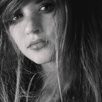 最新时尚欧美女生黑白头像合集