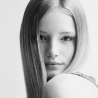 最新时尚欧美女生黑白头像合集