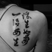 另类诡异恐怖的女生黑白qq头像