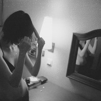 另类诡异恐怖的女生黑白qq头像