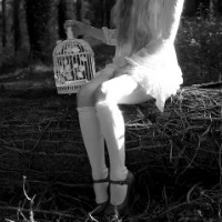 另类诡异恐怖的女生黑白qq头像