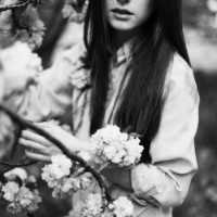 另类诡异恐怖的女生黑白qq头像