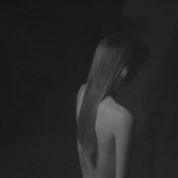 另类诡异恐怖的女生黑白qq头像