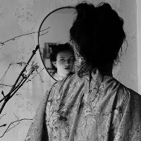 另类诡异恐怖的女生黑白qq头像