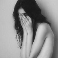 另类诡异恐怖的女生黑白qq头像