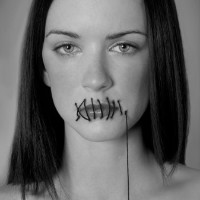 另类诡异恐怖的女生黑白qq头像