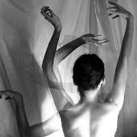 另类诡异恐怖的女生黑白qq头像