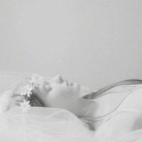 另类诡异恐怖的女生黑白qq头像