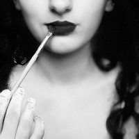 另类诡异恐怖的女生黑白qq头像