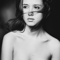 另类诡异恐怖的女生黑白qq头像