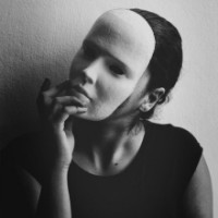 另类诡异恐怖的女生黑白qq头像