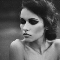 另类诡异恐怖的女生黑白qq头像