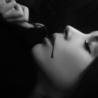 另类诡异恐怖的女生黑白qq头像