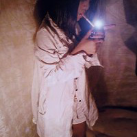 精选超拽霸气女生抽烟微信头像