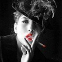 精选超拽霸气女生抽烟微信头像