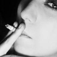 精选超拽霸气女生抽烟微信头像